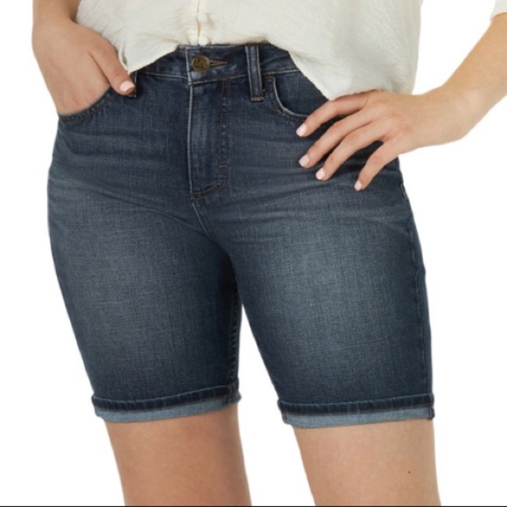 Lee size 22 dark blue “Influx” mid-rise 9” inseam regular fit cuffed jean shorts